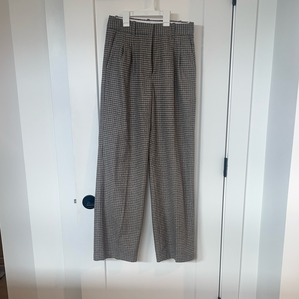 Aritzia Effortless Pant